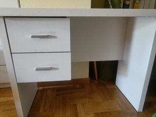 Escritorio blanco de melamina