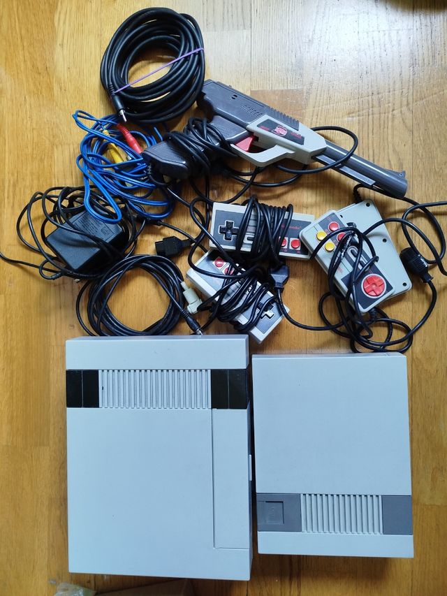 2 NES + mandos + pistola + cables