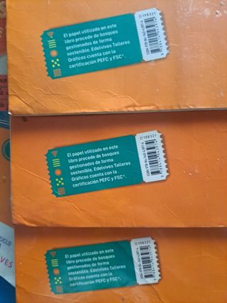Libros de 6° primaria.
Mates, Lengua, Cono, relig