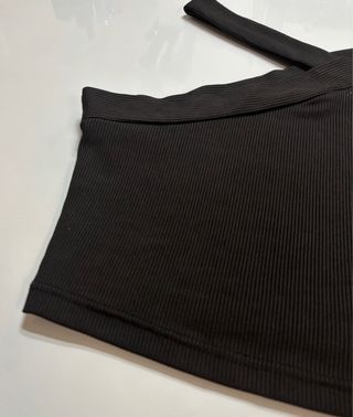 Top negro tirantes cruzados