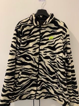 Chaqueta Nike cebra