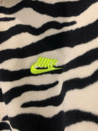 Chaqueta Nike cebra