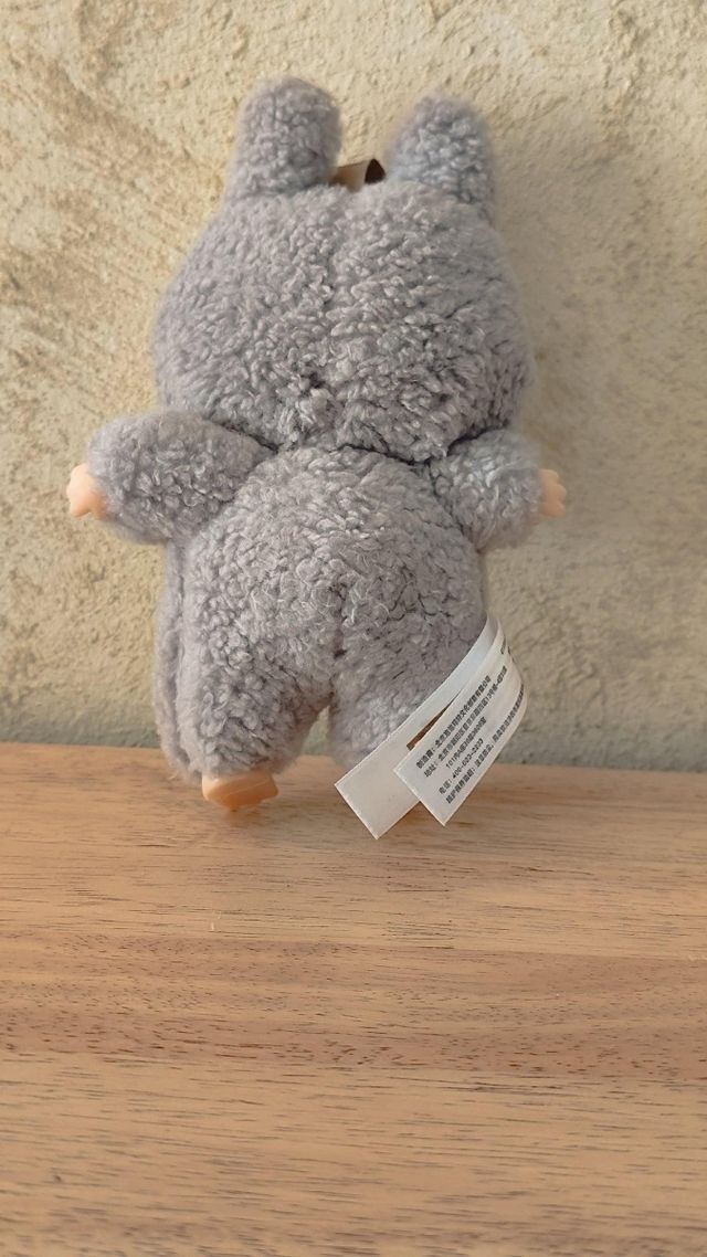 Portachiavi Labubu grigio