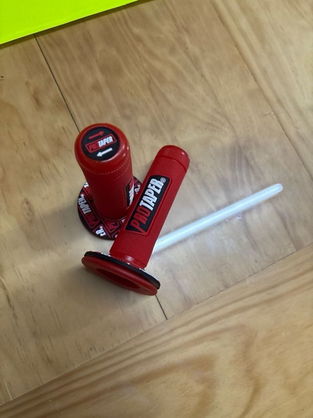 Puños ProTaper rojos moto