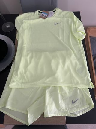 Conjunto Nike running lima talla M