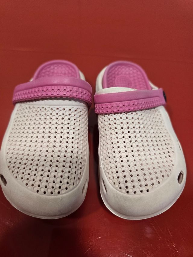 Zuecos piscina niña talla 27