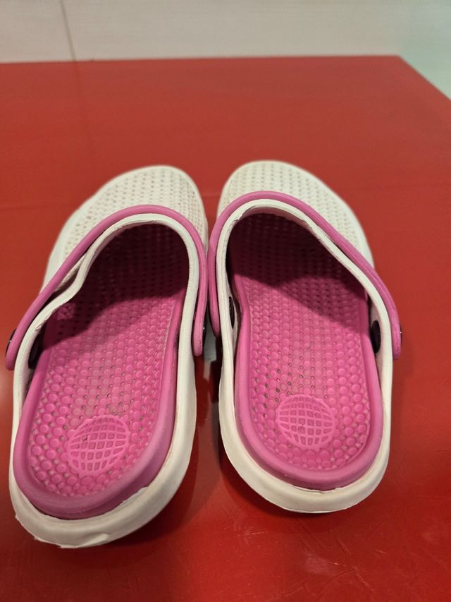 Zuecos piscina niña talla 27