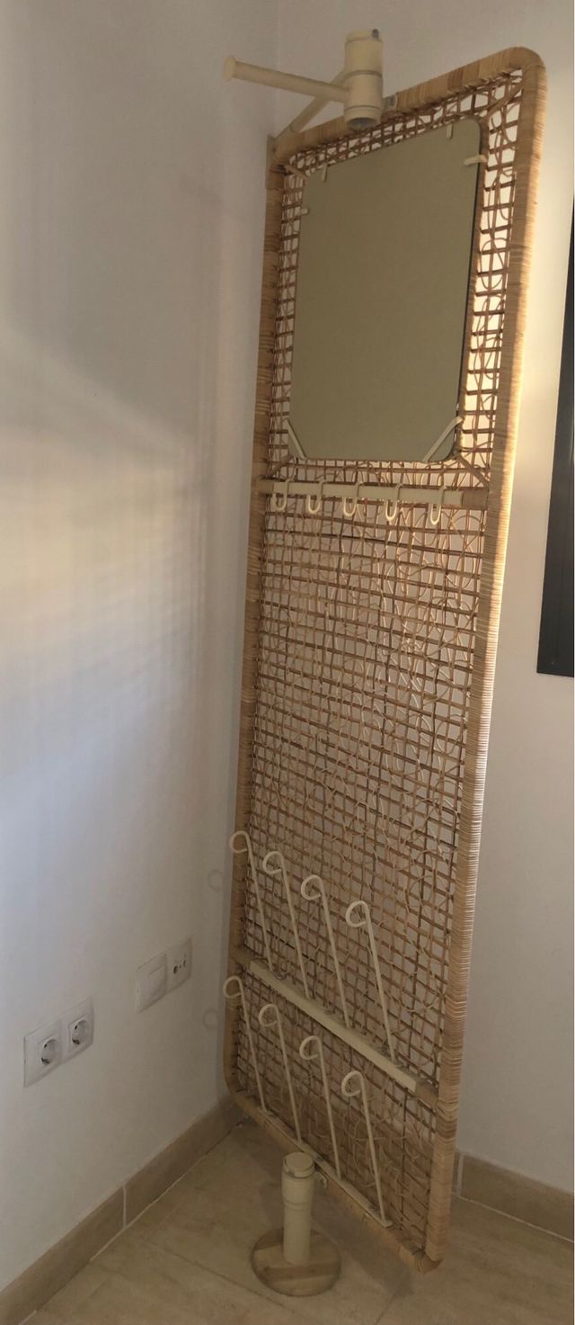 Biombo vintage de ratán con espejo y zapatero