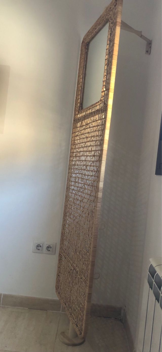 Biombo vintage de ratán con espejo y zapatero
