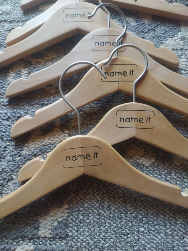 N. 10 grucce in legno neonato