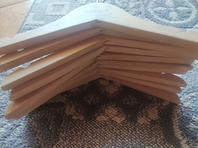 N. 10 grucce in legno neonato