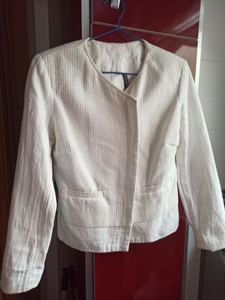 Chaqueta blanca cremalleras biker
