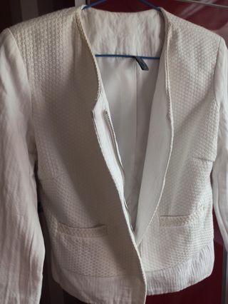 Chaqueta blanca cremalleras biker