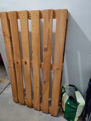 Se regala palet madera - impoluto
