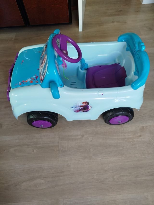 Coche infantil bateria Frozen Famosa
