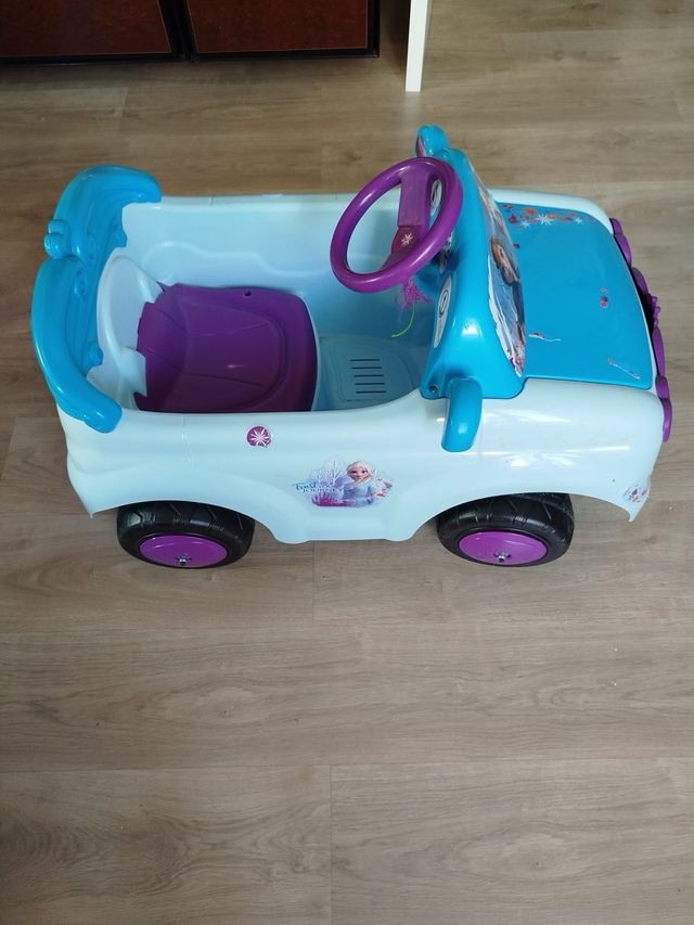 Coche infantil bateria Frozen Famosa