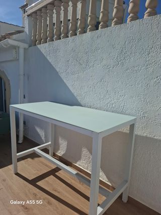 Mesa alta blanca - interior/exterior
