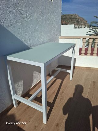 Mesa alta blanca - interior/exterior