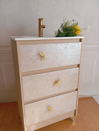 Mueble !!NUEVO!! de baño con lavabo y grifo.