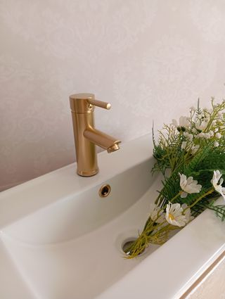 Mueble !!NUEVO!! de baño con lavabo y grifo.