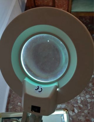 Lámpara lupa Laron con luz