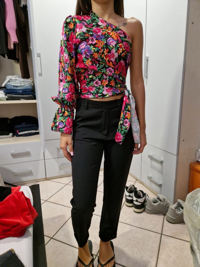 Top+Pantaloni floreale nero