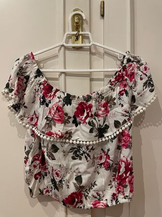 Blusa blanca y rosa - flores