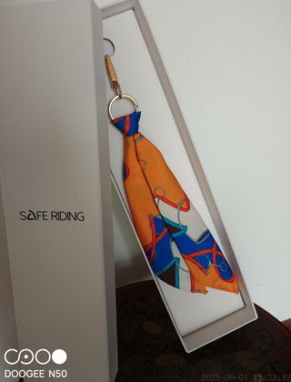 Tris accessori, foulard, picc. cravattino,p.chiavi