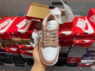 Sneakers casual mujer pareja estilo simple
