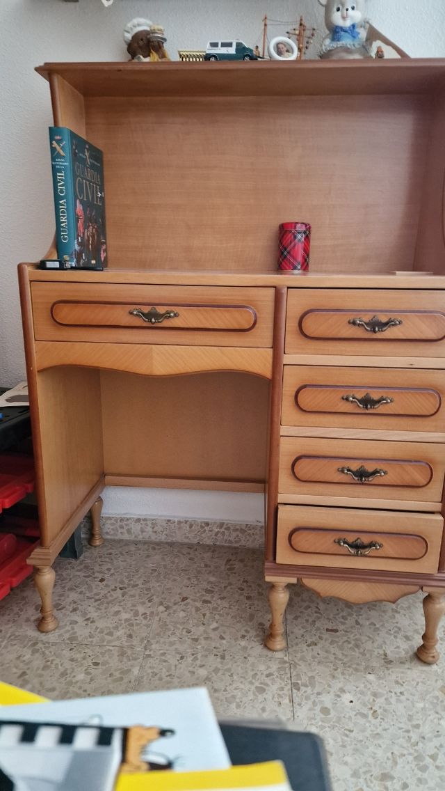 Ciudad real.
Dormitorio completo individual