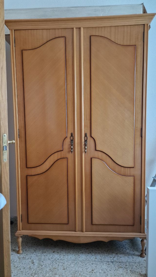 Ciudad real.
Dormitorio completo individual