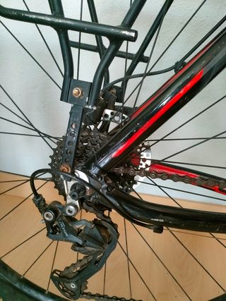 Bicicleta BPRO de montaña. Talla L. Negra y roja. 