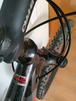 Bicicleta BPRO de montaña. Talla L. Negra y roja. 