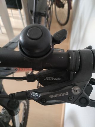 Bicicleta BPRO de montaña. Talla L. Negra y roja. 