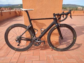 Bicicleta CANYON CF SLX
Bicicleta aero de carbono