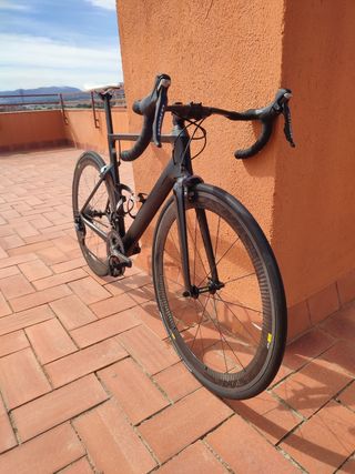 Bicicleta CANYON CF SLX
Bicicleta aero de carbono