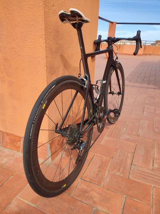 Bicicleta CANYON CF SLX
Bicicleta aero de carbono