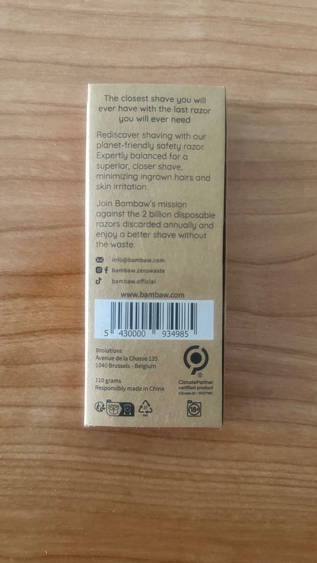 Maquinilla afeitar dorada