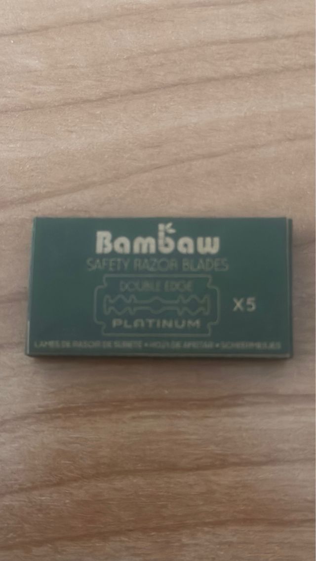 Maquinilla afeitar dorada