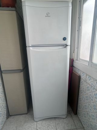 Nevera Indesit - 172x60cm