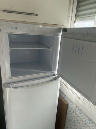 Nevera Indesit - 172x60cm