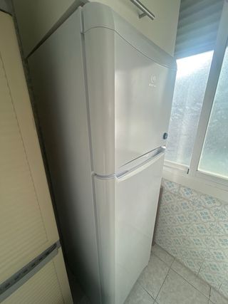 Nevera Indesit - 172x60cm