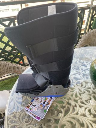 bota/ zapato/ ayunad cuando se tiene escayola, pie