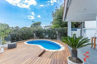 Chalet en alquiler en Montmar en Castelldefels