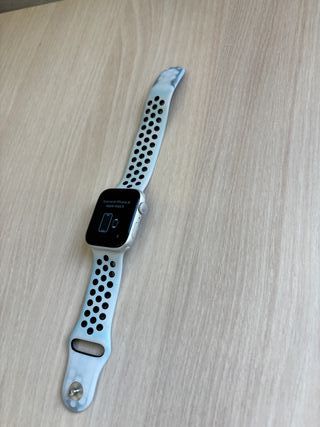 Apple Watch Series 5 Nike 44mm - Plata/Blanco