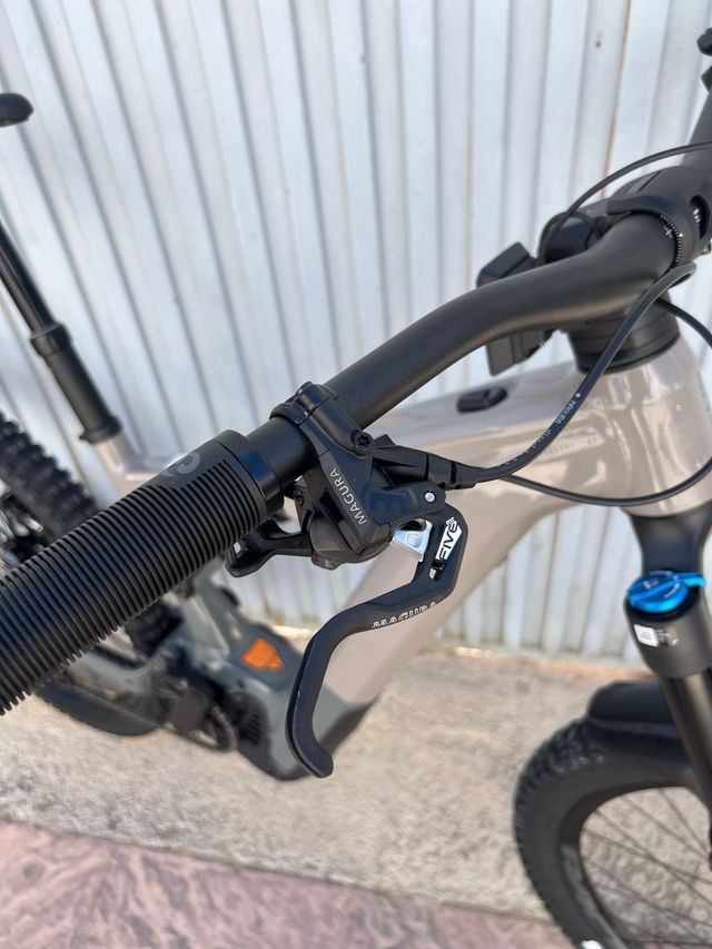 Bicicleta eléctrica Focus SAM2 6.8