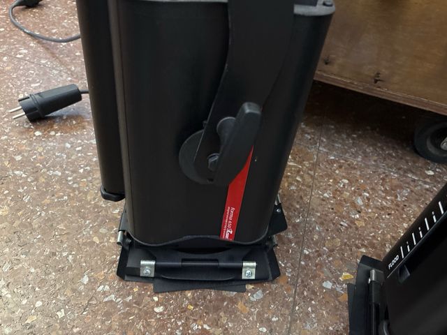 Focos ETC Source Four Jr (2)
pcs (2)