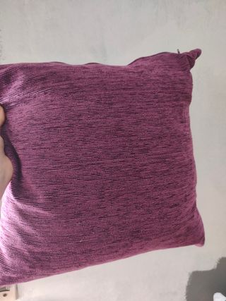 Cojín morado decorativo