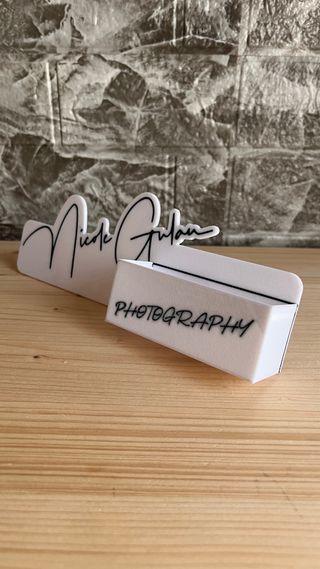 Porta tarjetas personalizado en impresion 3D. 