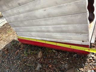 Cuccia legno cane rosso-bianca